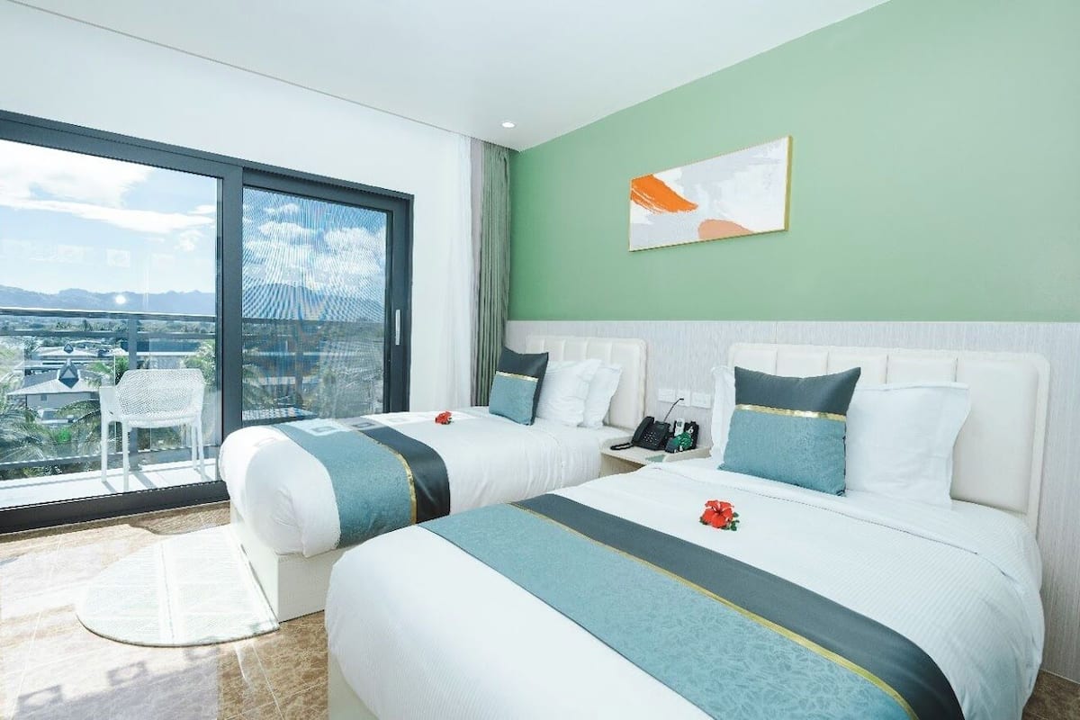 Twin Room (Garden Oceanview Twin) | Minibar, in-room safe, individually decorated, individually furnished