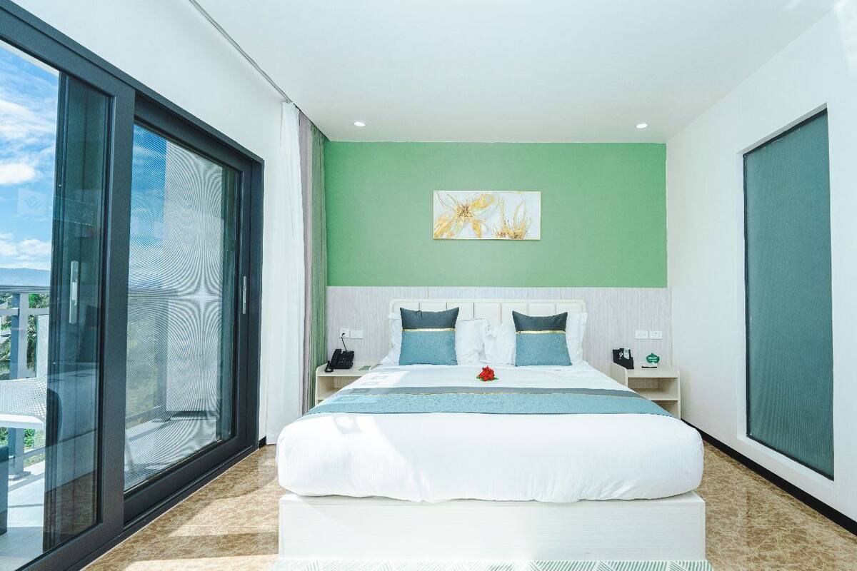 Minibar, in-room safe, blackout curtains, iron/ironing board