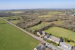 House | 3 bedrooms - Honeyfield Lodge - Spacious Cottage Rural Views (Kilgetty)