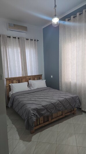 3 slaapkamers, een strijkplank/strijkijzer, wifi