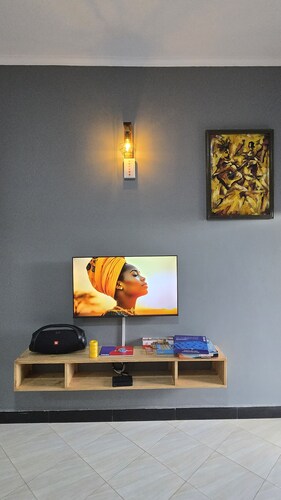 Charming 3-bedroom house with WiFi, AC in delightful Moshi