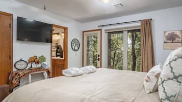 3 slaapkamers, een strijkplank/strijkijzer, gratis wifi, beddengoed