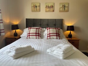 4 Schlafzimmer, Bügeleisen/Bügelbrett, Reisekinderbett, WLAN