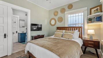 2 bedrooms, desk, iron/ironing board, travel crib