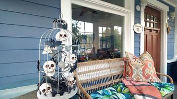 A little Halloween spirit to welcome you! 🎃👻