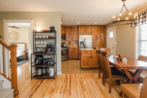 Interior - 1 Mi to Dtwn Black Mountain: Home w/ Patio & Yard (Black Mountain)