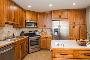 Fridge, microwave, stovetop, dishwasher - 1 Mi to Dtwn Black Mountain: Home w/ Patio & Yard (Black Mountain)