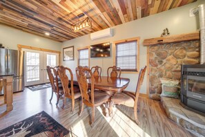 Dining - Home w/ River View & Game Room in Tidioute! (Tidioute)