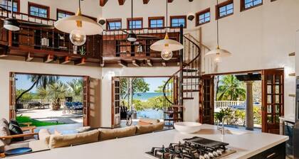 Tamarindo Beachfront Gem Casa Libélula Walk Straight to the Sand