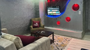 Deluxe Suite | Living area