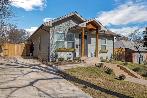 Dallas 3BR Home ■ Central  ■ Pet Friendly + Free Parking.