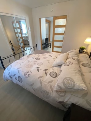 1 Schlafzimmer, Schreibtisch, Bügeleisen/Bügelbrett, WLAN