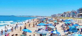 Adorable spacious renovated private home on beach