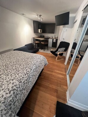 Iron/ironing board, WiFi, bed sheets