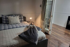 3 Schlafzimmer, Schreibtisch, Bügeleisen/Bügelbrett, WLAN