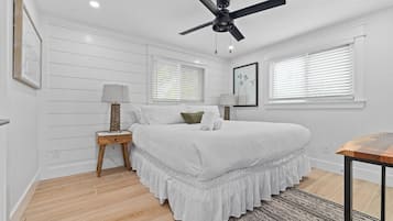 3 bedrooms, desk, iron/ironing board, free WiFi