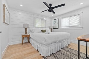 3 habitaciones, escritorio, tabla de planchar con plancha y wifi gratis