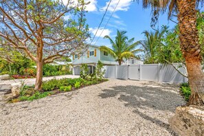 Property grounds - Luxury North End Escape | 3 king beds + pool/spa (Anna Maria)