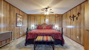 7 makuuhuonetta, silitysrauta/-lauta, vuodevaatteet