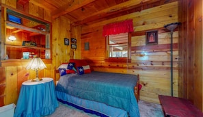 7 bedrooms, iron/ironing board, bed sheets - Spacious home with a gorgeous meadow view close to creek and hiking trails. (Bayfield)
