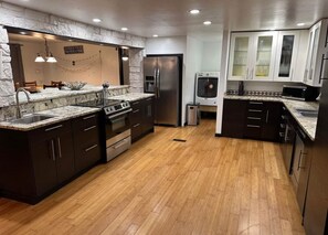 Een magnetron, een oven, een kookplaat