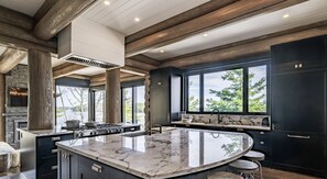 Kjøleskap, mikrobølgeovn og oppvaskmaskin