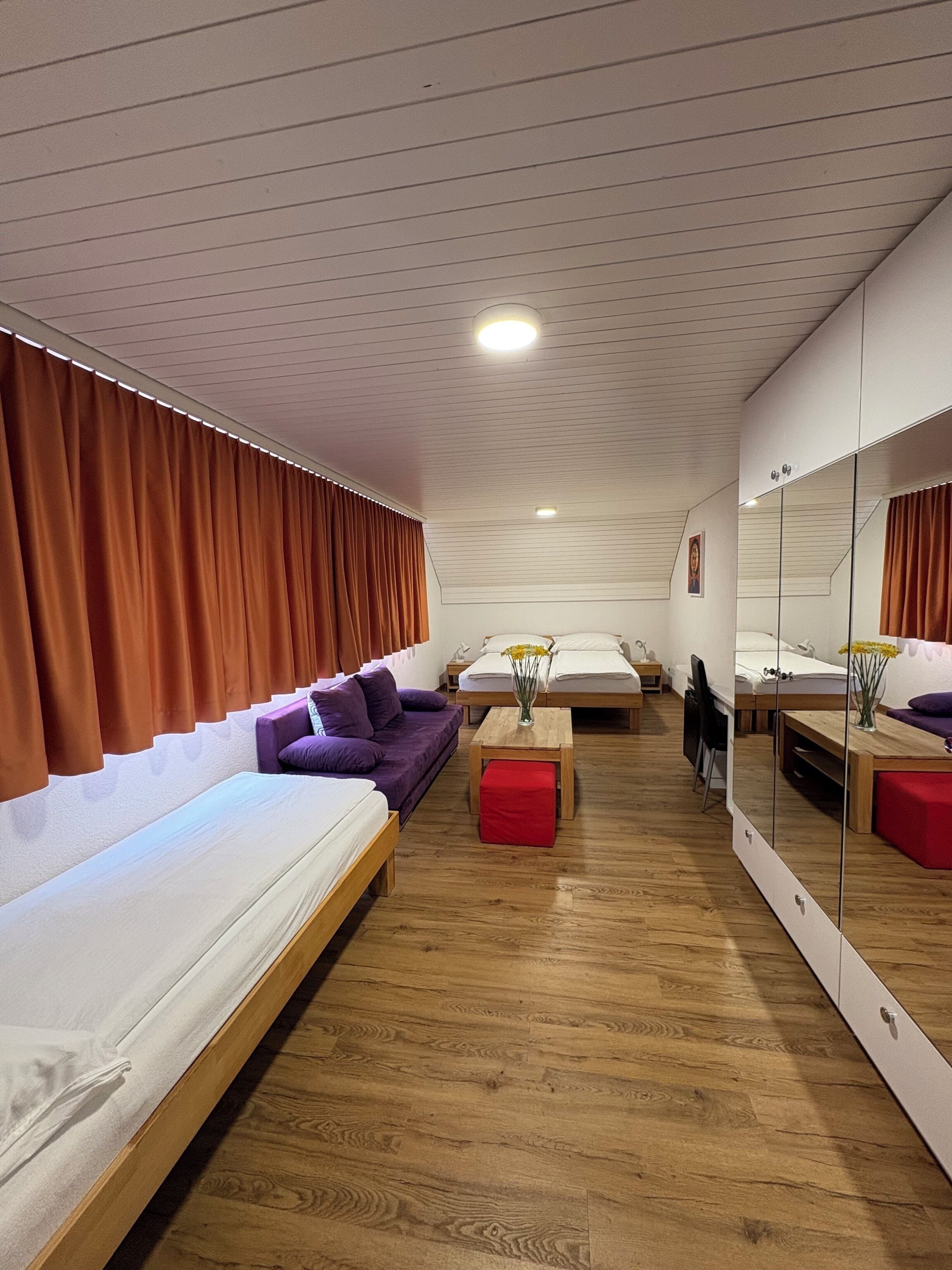 Deluxe Triple Room | Desk, laptop workspace, free WiFi, bed sheets