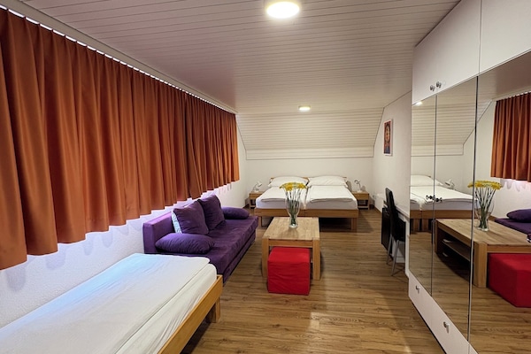 Deluxe Triple Room | Desk, laptop workspace, free WiFi, bed sheets