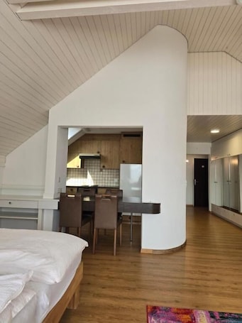 Escritorio, espacio para trabajar con laptop y wifi gratis . Landgasthof zum Zimmermann