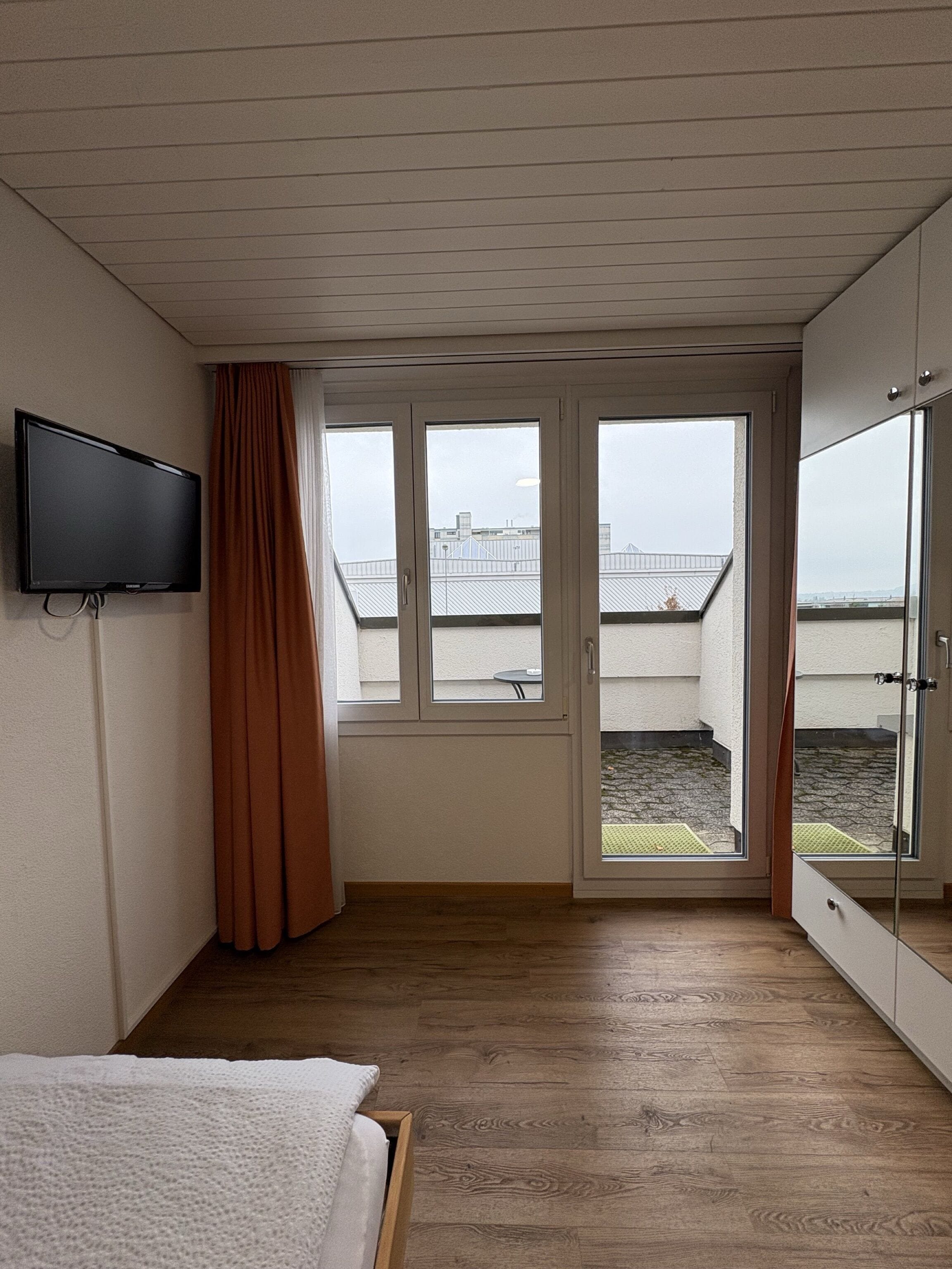 Desk, laptop workspace, free WiFi, bed sheets