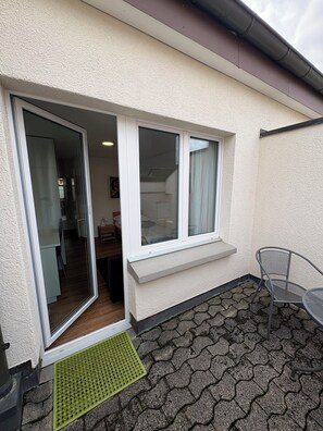 Basic-Einzelzimmer, Balkon, Blick auf den Innenhof | Balkon