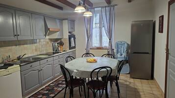 KylskÄp, mikrovÄgsugn, ugn och spishÀll