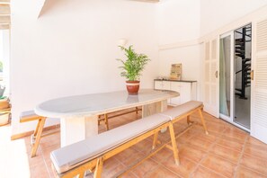 Outdoor dining - Rostoll Espai de Calma (Muro)