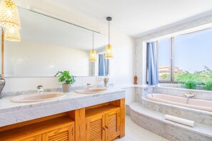 Shower, towels - Rostoll Espai de Calma (Muro)