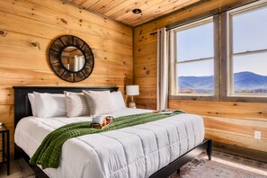 5 bedrooms, desk, iron/ironing board, travel cot - Pool/GameRoom/HotTub/VIEWS/Sleeps 15! - Oasis in the Smokies (Gatlinburg)