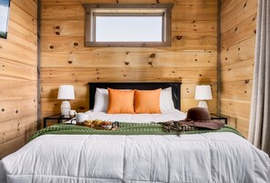 5 bedrooms, desk, iron/ironing board, travel cot