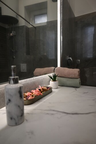 La Pastorela - Charming Retreat in Central Belgrade with Poetic, Pastoral Flair