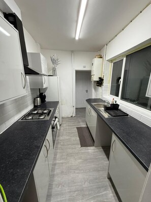 Mikroaaltouuni, uuni