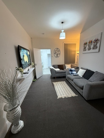 Living area. Cozy home with WiFi, Table Tennis &Snooker in West Bromwich - 3 bedrooms
