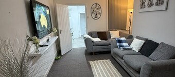 Cozy home with WiFi, Table Tennis &Snooker in West Bromwich - 3 bedrooms