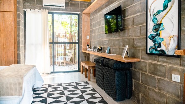 Laptop workspace, free WiFi