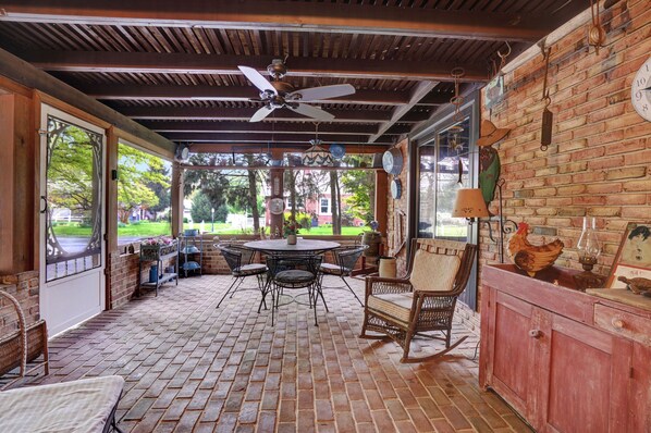 Outdoor dining