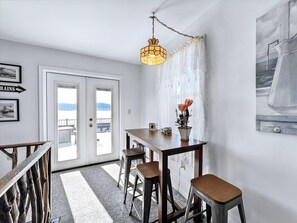 Dining - Riverside 2BR w/ Kayak & Trails Nearby (Columbia)