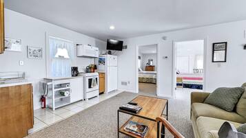 2 bedrooms, iron/ironing board, free WiFi, bed sheets