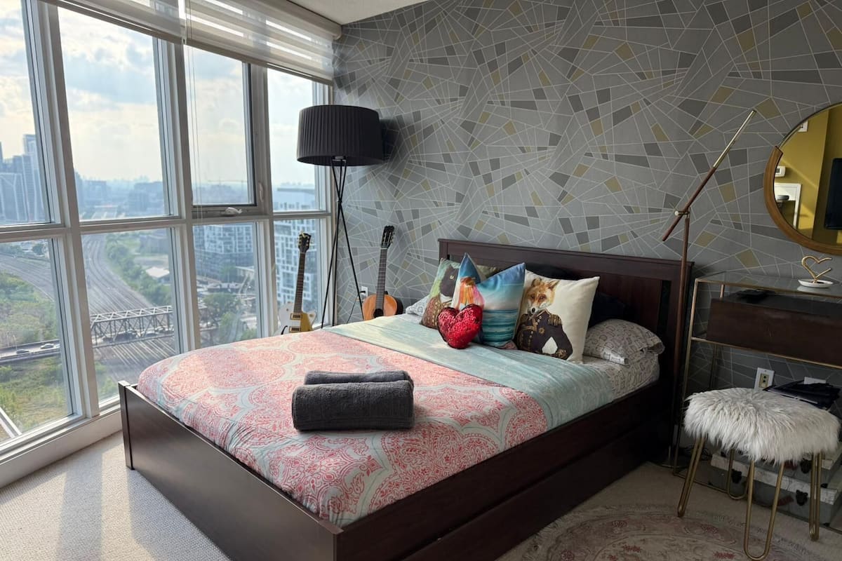 2 bedrooms, premium bedding, iron/ironing board, free WiFi