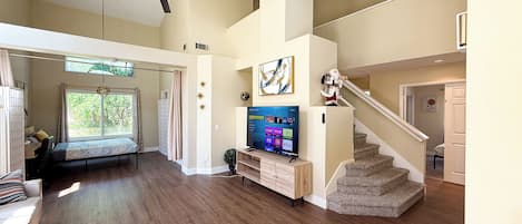 5 bedrooms, desk, iron/ironing board, free WiFi