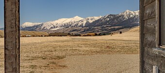 Chicory Guest Cabin - Paradise Valley, MT
