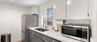 Brand new fully remodeled house in Palm Desert w/ golf course views-Pet Friendly