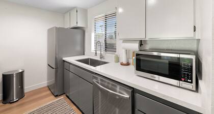 Brand new fully remodeled house in Palm Desert w/ golf course views-Pet Friendly