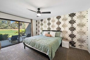 2 Schlafzimmer, Schreibtisch, Bügeleisen/Bügelbrett, Reisekinderbett